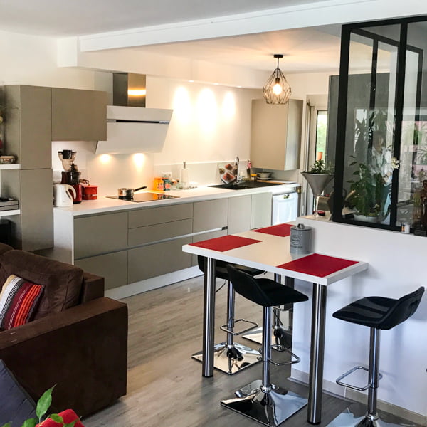 cuisine ouverte moderne verriere mange debout