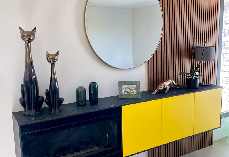 meubles rangement jaunes et noirs