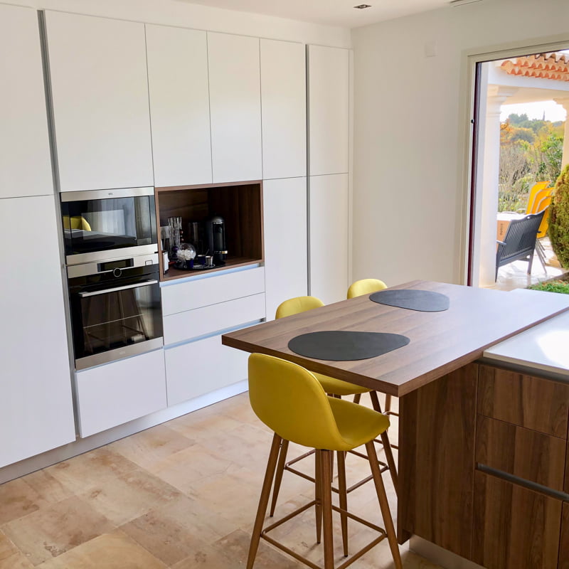 cuisine composition murale mange debout