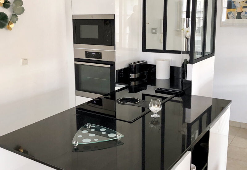 cuisine blancs et noir brillant