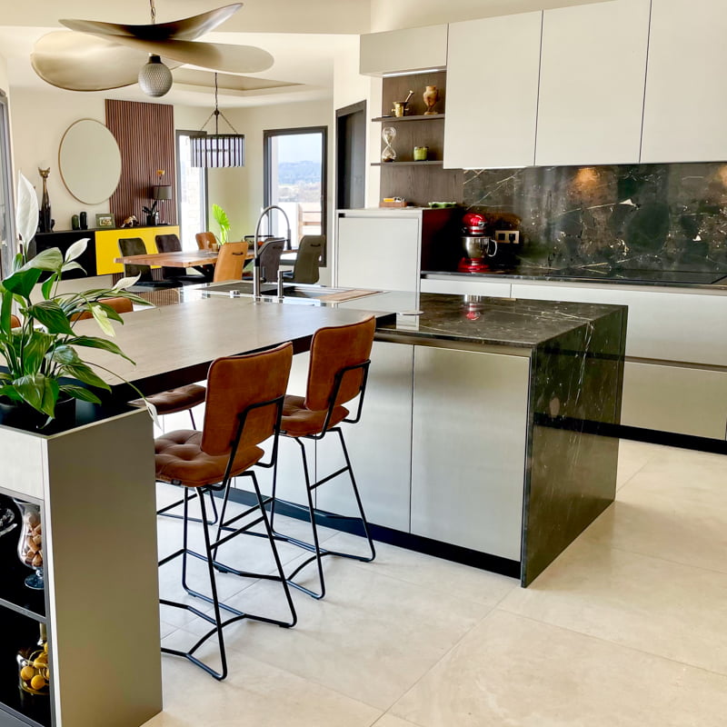 cuisine equipée avec espace repas